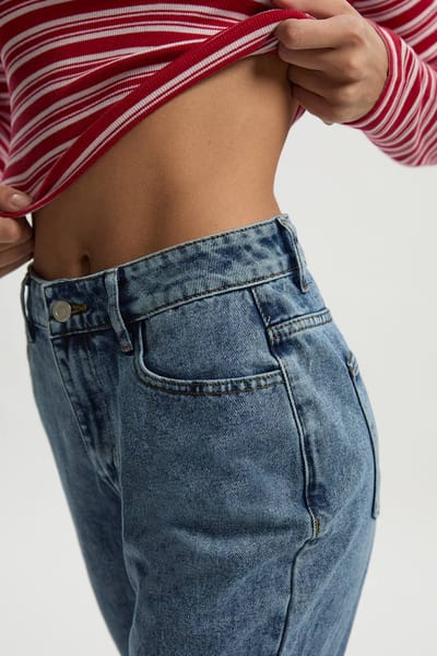 Dames Boohoo Basics High Waisted Slim Fit Mom Jeans | Vintage Blauw | Maat: 6/32L