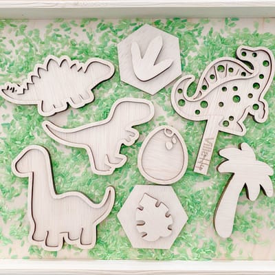 Villa Hip Dino vulvormen set - 8 Stuks - Hout - Sensorisch speelgoed l Open einde l Speeltray - Prehistorie - dino, palmboom, stempels, zeef, dinosaurus, ei, pootafdruk