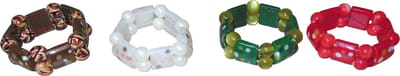 Armbanden bruin-wit-groen-rood met bolletjes en blokjes set van 4 stuks.