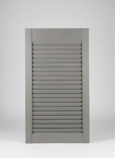 Grijs houten louvre luik