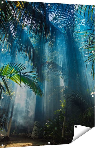 Gards Tuinposter Dichtbegroeide Jungle met Zonnestralen - 90x120 cm - Tuindoek - Tuindecoratie - Wanddecoratie buiten - Tuinschilderij