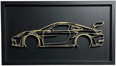 Porsche wanddecoratie - Auto muurdecoratie - 44x25 cm - Omlijsting - Zwart - Wanddecoratie woonkamer - Mancave - Porsche - Mancave decoratie - Wand decoratie - Wanddecoratie - Hout - Muurdecoratie - Porsche 911 kunst - Porsche 911 GT3 RS