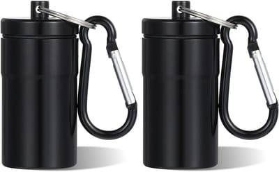 Metalen oordopjes houder met karabijnhaak, waterdicht, draagbaar - Set van 2. Oorknopjes opberger met reisetui en mini-pillendoos. Organiser voor oordopjes, pillen en medicijnen.