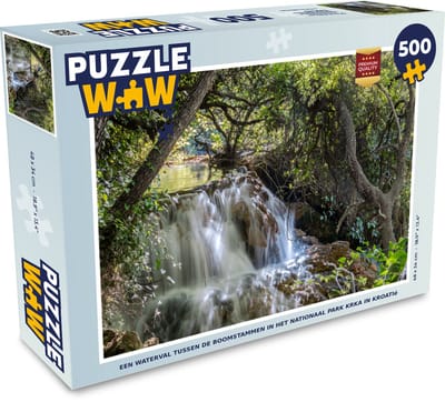 Puzzel Een waterval tussen de boomstammen in het Nationaal park Krka in Kroatië - Legpuzzel - Puzzel 500 stukjes