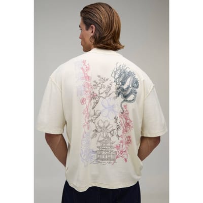 Ecru Oversized Boxy T-shirt Met Drakenprint En Zichtbare Naden | Size Medium