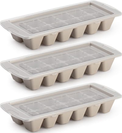 Plasticforte IJsblokjesvormen - taupe - 3x stuks - met afsluitdeksel - 28 x 11 cm - ijsklontjes bakje - kunststof