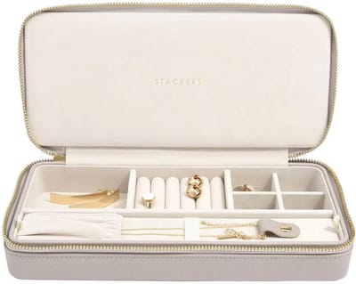 Taupe slanke sieradendoos voor het organiseren van sieraden tijdens het reizen