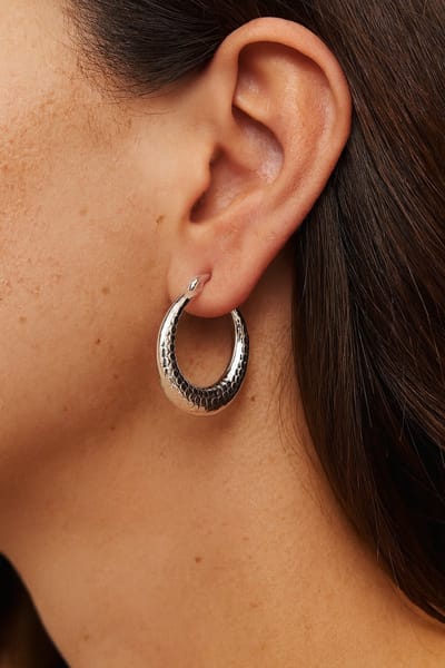 Lundholm Luxe Oorringen Dames Groot – Premium Stainless Steel Jewellery – grote oorbellen dames Oorbellen Zilver kleurige Hoops (Ø 3,4 cm) – Freja Serie – Waterproof & Hypoallergeen – Cadeau voor Haar my - Inclusief Luxe Geschenkverpakking