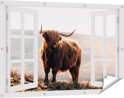 Gards Tuinposter Doorkijk Schotse Hooglander in de Heuvels van Schotland - 120x80 cm - Tuindoek - Tuindecoratie - Wanddecoratie buiten - Tuinschilderij
