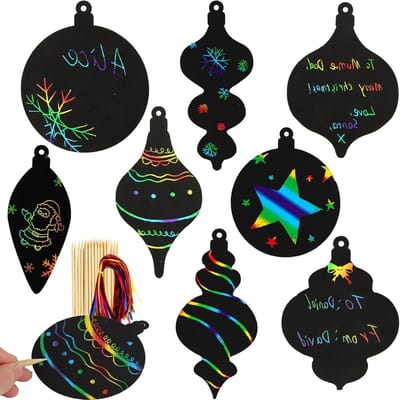 24 Stuks Kids Scratch Art Ballen voor Kerstboomdecoratie met Regenboog, Bamboo Pennen en Ribbons voor Feestjes en DIY Cadeaus
