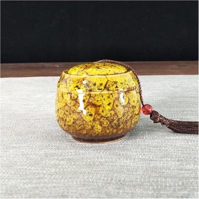 Ynkkvre - Urn - Crematie Urn - Mini Urn - Decoratie Urn - Mini Crematie Urn - Hoogwaardig keramiek - 130 ml capaciteit - Luchtdichte afsluiting - Handgemaakt symbolisch design - Geel
