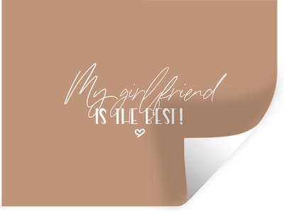 Muurstickers - Sticker Folie - Quotes - Spreuken - Vriendin - My girlfriend is the best! - 40x30 cm - Plakfolie - Muurstickers Kinderkamer - Zelfklevend Behang - Zelfklevend behangpapier - Stickerfolie