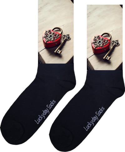 Hartslot - Opkikker - Grappige sokken - Valentijn cadeau - Verjaardag cadeau - Sint cadeau - Leuke sokken - Sleutel - Geluk - Leuk cadeau - Vrolijke sokken - Cadeautje - Grappig cadeau - Kerstsokken - Vaderdag - Moederdag - Socks maken Happy - 37-44