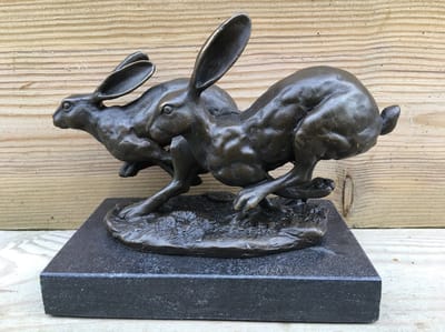 Bronzen Beeld Van 2 Rennende Hazen - Dierenbeeld