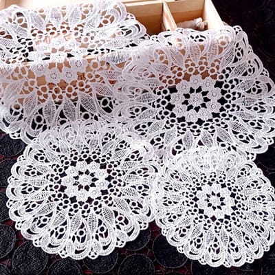 Dailygoods- Placemat Ronde Geborduurd - Tafelonderlegger - Kanten Tafelmat - Decoratieve Tafelmat - Warmte-isolerende Kommat - Afmeting 35 cm
