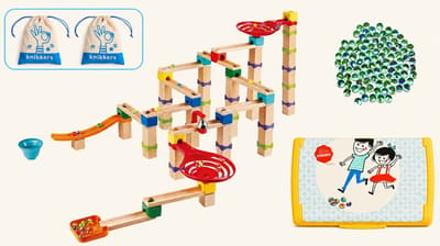 HAPE knikkerbaan Marble Cascade Block set + 200 extra knikkers + 2 katoenen knikkerzakjes + gele bewaardoos