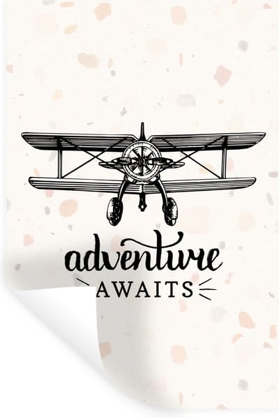 Muurstickers - Sticker Folie - Spreuken - Quotes - Adventure awaits - Vliegtuig - 20x30 cm - Plakfolie - Muurstickers Kinderkamer - Zelfklevend Behang - Zelfklevend behangpapier - Stickerfolie