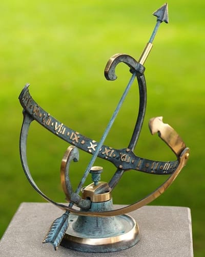 Tuinbeeld - bronzen beeld - Zonnewijzer - Bronzartes - 30 cm hoog