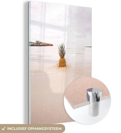 MuchoWow® Glasschilderij 120x180 cm - Schilderij acrylglas - Zomer - Ananas - Zand - Strand - Foto op glas - Schilderijen