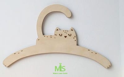 Gepersonaliseerde babyhangers, babyshowercadeaus/ sinterklaas /cadeau met een naam, houten hanger voor baby, hanger voor kinderkleding, garderobe-organisator/kraam cadeau