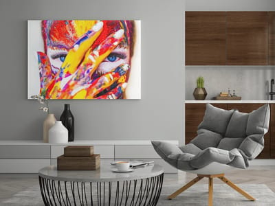 Canvas Schilderij - Kleurrijke Vrouw - Wanddecoratie - 60x40x2 cm