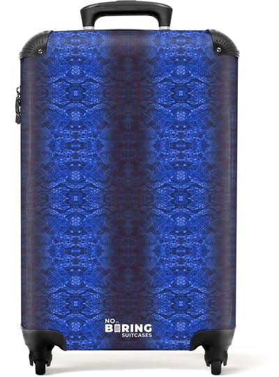 NoBoringSuitcases.com - Koffer - Donker blauw slangenhuid met symmetrische schubstructuur - Past binnen 55x40x20 cm en 55x35x25 cm - Trolley handbagage - Valiezen met wieltjes volwassenen - Reiskoffer op wielen - Rolkoffer lichtgewicht