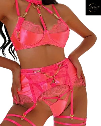 Luxe Lingerieset Dames – Lingerie Erotisch – Sexy Lingerie – 4-delige set – Roze Kant & Satijn – Lingerie Setje – Verleidelijke BH met Jarretels & String – Sexy Lingerie – Chique – Luxe –Boudoir Look – Kinky – Erotisch – Maat XS/S, M, L, XL
