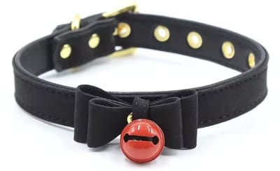 Zwarte Choker met Strik en bel - Sexy halsband - Zwart - BDSM - Rollenspel- BDSM Scene - Kunstleer met rode bel - 44CM - Hals band met strik - Vastbinden - Ketenen - Verstelbaar - CHPN