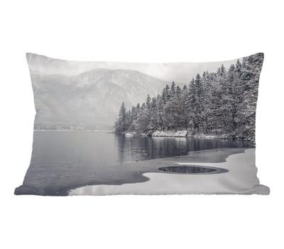 Sierkussens - Kussentjes Woonkamer - 50x30 cm - Water - Winter - Natuur - Dennenboom - Kerstversiering - Kerstdecoratie voor binnen - Woonkamer