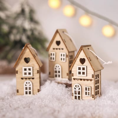 Unieke Houten Kersthuisdecoratie met Creatief Design en Hangende Ornamenten, Ideaal Cadeau voor Kerst