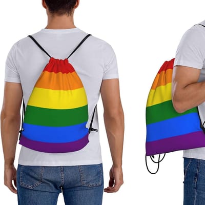 Henbrandt - Kleurrijke Regenboog Rugzak met Trekkoorden - Perfect voor LGBTQ en Gay Pride Evenementen - Rainbow Pride Bag - Afm: 30 x 40 Cm.