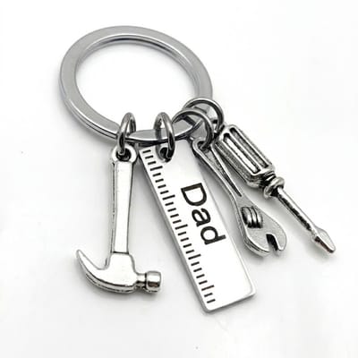 Zilverkleurige gereedschap sleutelhanger metaal sleutelhanger heren met hamer schroevendraaier steeksleutel en liniaal hanger met tekst Dad, decoratieve keychain voor sleutels en tas