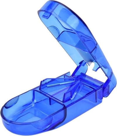 Okado Pillensnijder met Bewaardoosje Blauw – Pill Splitter en Pill Cutter – Compact Pillendoosje voor Thuis en Onderweg