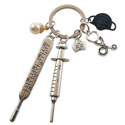 Zwart zilverkleurige medische sleutelhanger set met thermometer en spuit hanger – sleutelhanger voor dames en heren – decoratieve keychain met zorg thema, meerdere bedels en sleutelring
