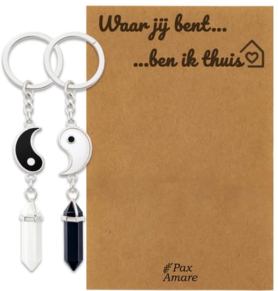 Koppel Sleutelhanger voor 2 'Waar jij bent, ben ik thuis' - Yin Yang met Edelsteen - Sleutelhanger set op Cadeau Kaartje - Zilverkleurig - Persoonlijke Hanger - Pax Amare