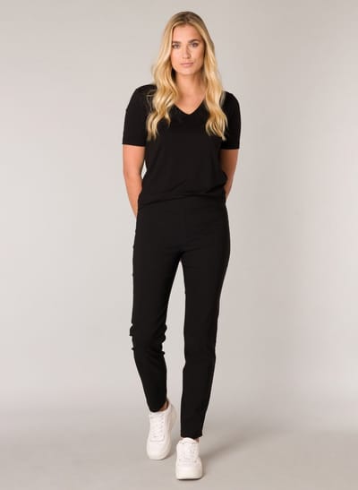 BASE LEVEL Yaltha Tregging - Black - maat 44