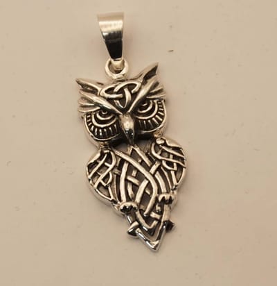 Sterling zilveren hanger keltische uil - uiltje met knopen hanger 925 zilver - celtic uil hangers van zilver - mooie keltische uilen hanger voor aan ketting - 925 zilveren hanger nachtdier - keltische dieren hangers - celtic dieren hangers zilver