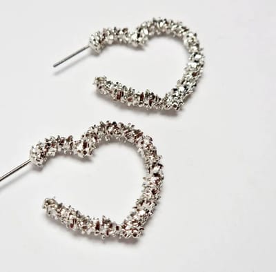 Schitterende Hoops - Hartjes oorringen - Stainless Steel - Dikkere bewerkte oorringen - zilverkleurige damesoorbellen -