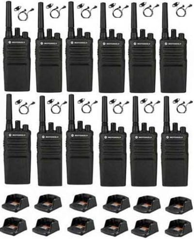 Set van 12 Motorola XT420 UHF IP55 PMR446 Portofoon met laders en D-shape oortje M1 2-pins