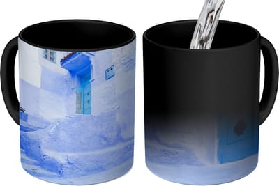 Magische Mok - Foto op Warmte Mokken - Koffiemok - Straat - Blauw - Deuren - Architectuur - Magic Mok - Beker - 350 ML - Theemok