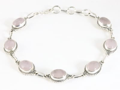 Bewerkte zilveren armband met rozenkwarts