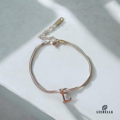 Leerella | L | Stijlvolle Letter Armband van Hoogwaardig RVS in Zilverkleur met Initialen – Perfect voor Dames en Heren | Luxe Accessoire met Persoonlijke Touch Moederdag, Valentijnsdag en Verjaardag Cadeau 16+5cm