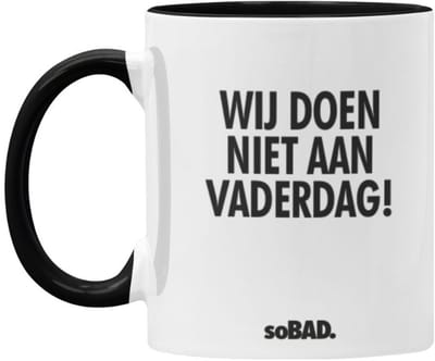 Mok vaderdag - zwart/wit - Wij doen niet aan vaderdag - soBAD. | Mug | Tekst | Collega | Kantoorhumor | Theemok | Koffiemok | Koffiebeker | Vaatwasbestendig