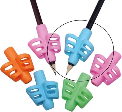 Premium Vingergrip Schrijfhulp - Licht Blauw | Geschikt voor Potlood en Pen | Voor Kinderen | Schrijfhulpje | Pencil Grip | Schrijfhulpmiddelen | Verdikker | Pengrip | Pengreep | Penverdikker | Basisschool | Kleuterschool