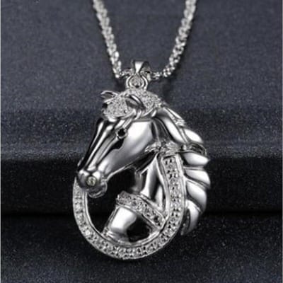 Nouveau Collier Pendentif Cheval Diamant Tendance Design Créatif Personnalisé pour Homme gray