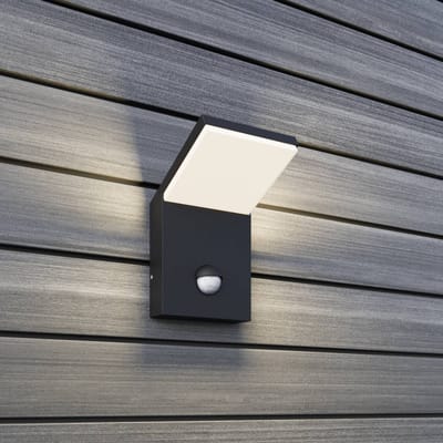 Lucande LED buiten wandlamp Nevio, metaal, antraciet, sensor