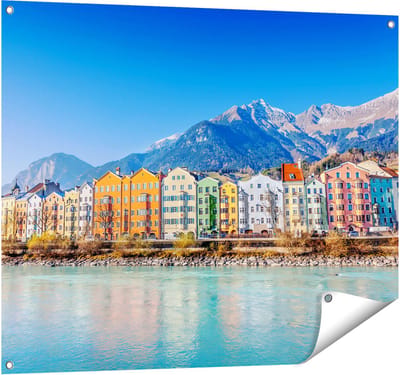 Gards Tuinposter Gekleurde Huisjes in Innsbruck, Oostenrijk - 100x80 cm - Tuindoek - Tuindecoratie - Wanddecoratie buiten - Tuinschilderij