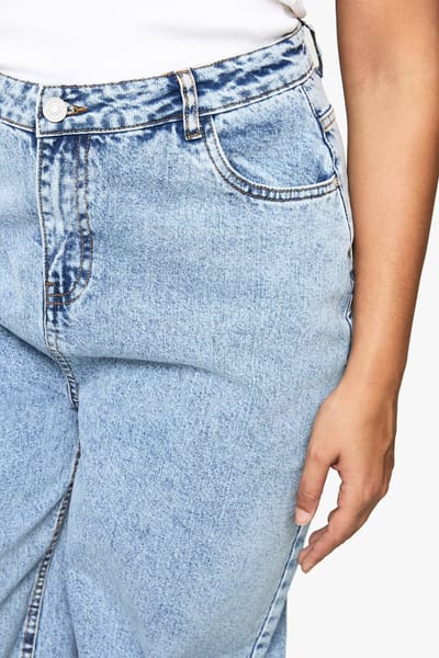boohoo Dames Plus High Waist Bum Shaper Wide Leg Jean | Licht Gebleekt | Maat: 46