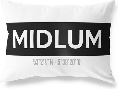 Tuinkussen MIDLUM - FRIESLAND met coördinaten - Buitenkussen - Bootkussen - Weerbestendig - Jouw Plaats - Studio216 - Modern - Zwart-Wit - 50x30cm