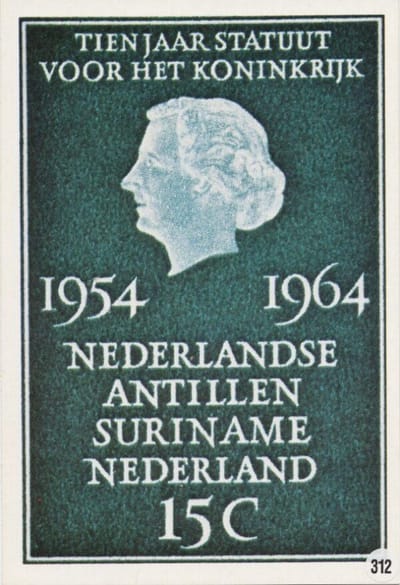 Briefkaart met afbeelding Koningin Juliana, Tien jaar Statuut voor het Koninkrijk 1954-1964 Nederlandse Antillen-Suriname-Nederland postzegel
